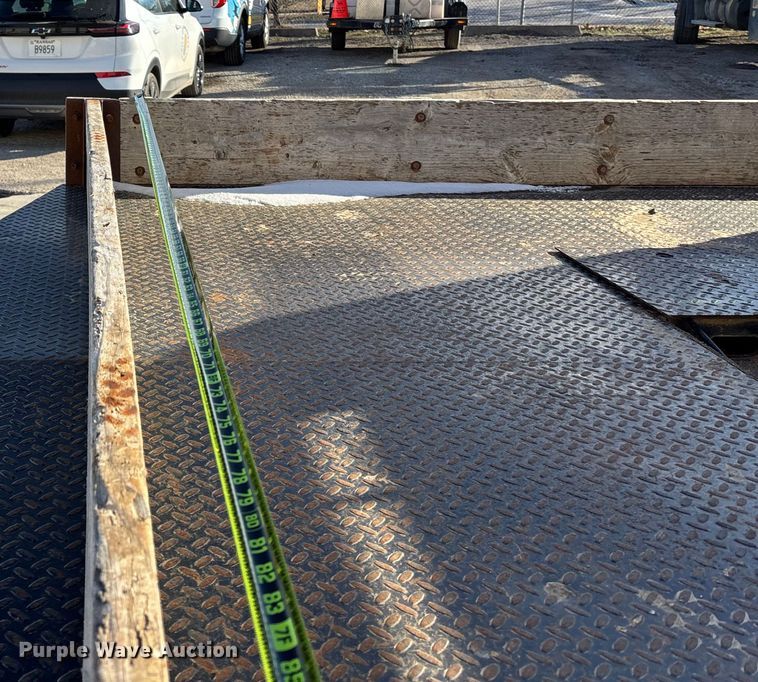 image for item FG1705 2001 Ford F350 Super Duty Ext. Cab flatbed pickup truck