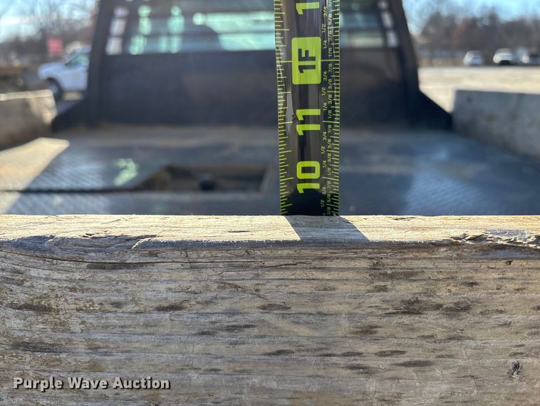 image for item FG1705 2001 Ford F350 Super Duty Ext. Cab flatbed pickup truck