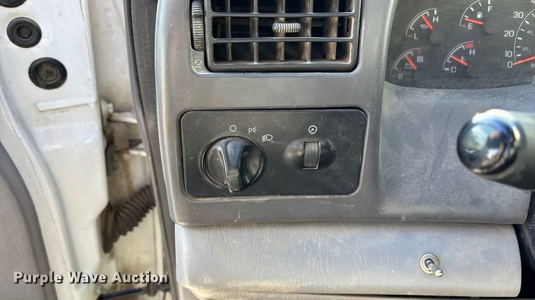 image for item FG1705 2001 Ford F350 Super Duty Ext. Cab flatbed pickup truck