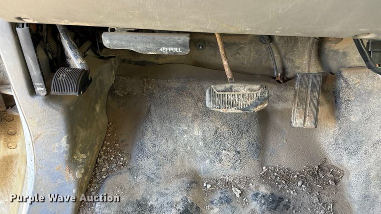 image for item FG1705 2001 Ford F350 Super Duty Ext. Cab flatbed pickup truck