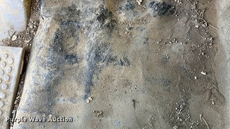 image for item FG1705 2001 Ford F350 Super Duty Ext. Cab flatbed pickup truck