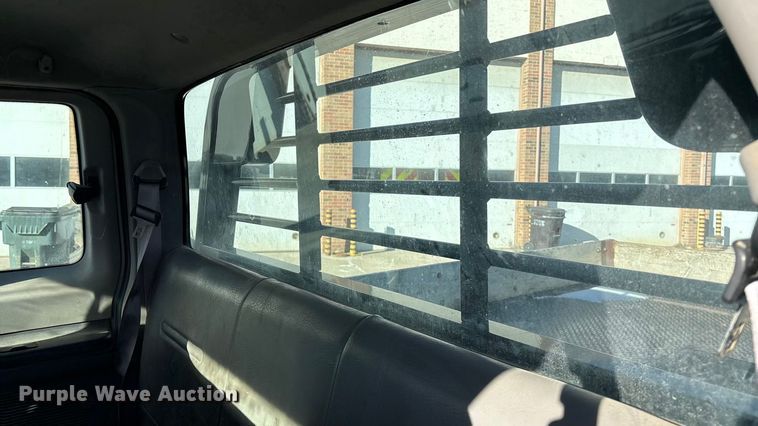 image for item FG1705 2001 Ford F350 Super Duty Ext. Cab flatbed pickup truck