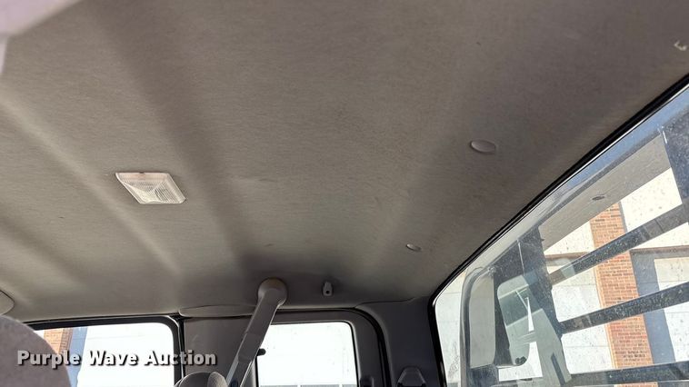 image for item FG1705 2001 Ford F350 Super Duty Ext. Cab flatbed pickup truck