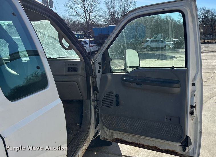 image for item FG1705 2001 Ford F350 Super Duty Ext. Cab flatbed pickup truck