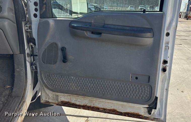 image for item FG1705 2001 Ford F350 Super Duty Ext. Cab flatbed pickup truck