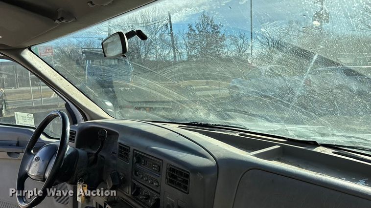 image for item FG1705 2001 Ford F350 Super Duty Ext. Cab flatbed pickup truck