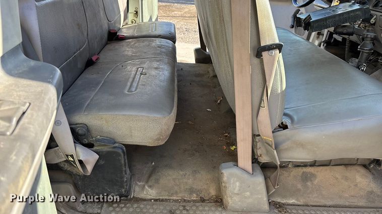 image for item FG1705 2001 Ford F350 Super Duty Ext. Cab flatbed pickup truck