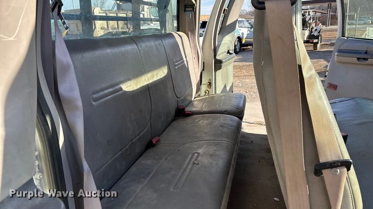 image for item FG1705 2001 Ford F350 Super Duty Ext. Cab flatbed pickup truck