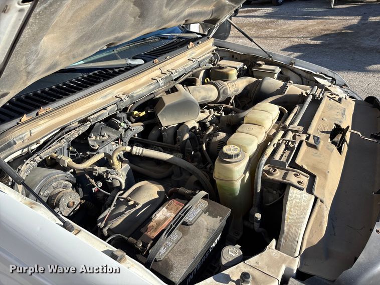 image for item FG1705 2001 Ford F350 Super Duty Ext. Cab flatbed pickup truck