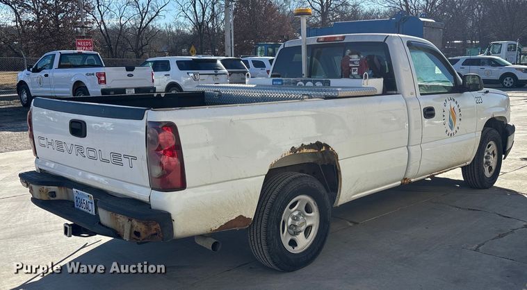 image for item FG1706 2003 Chevrolet Silverado 1500 pickup truck