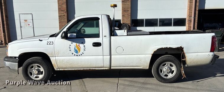 image for item FG1706 2003 Chevrolet Silverado 1500 pickup truck