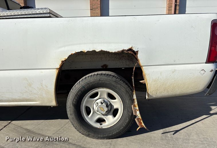 image for item FG1706 2003 Chevrolet Silverado 1500 pickup truck