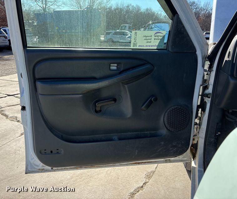 image for item FG1706 2003 Chevrolet Silverado 1500 pickup truck