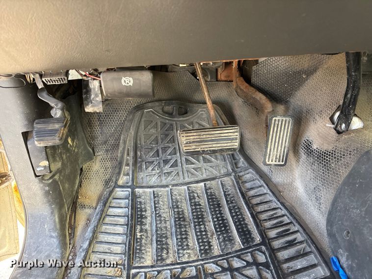 image for item FG1706 2003 Chevrolet Silverado 1500 pickup truck