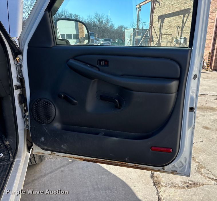 image for item FG1706 2003 Chevrolet Silverado 1500 pickup truck