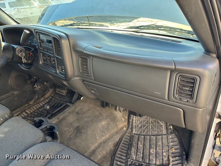 image for item FG1706 2003 Chevrolet Silverado 1500 pickup truck