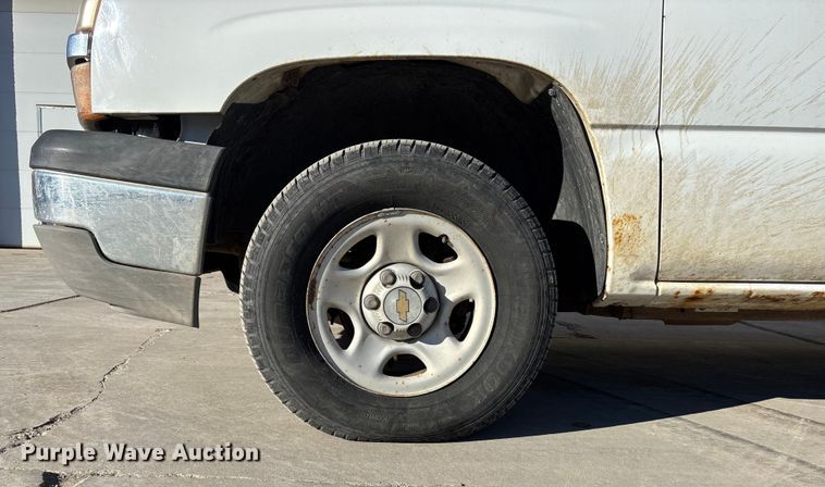 image for item FG1706 2003 Chevrolet Silverado 1500 pickup truck