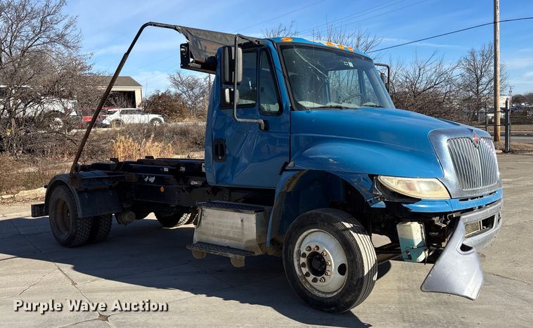 image for item FG1709 2017 International 4900 hook lift truck