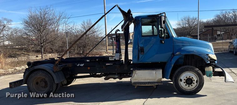 image for item FG1709 2017 International 4900 hook lift truck