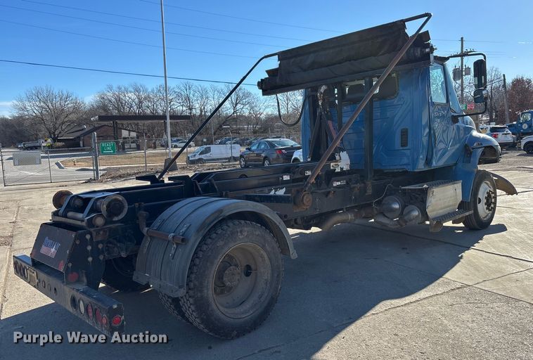 image for item FG1709 2017 International 4900 hook lift truck