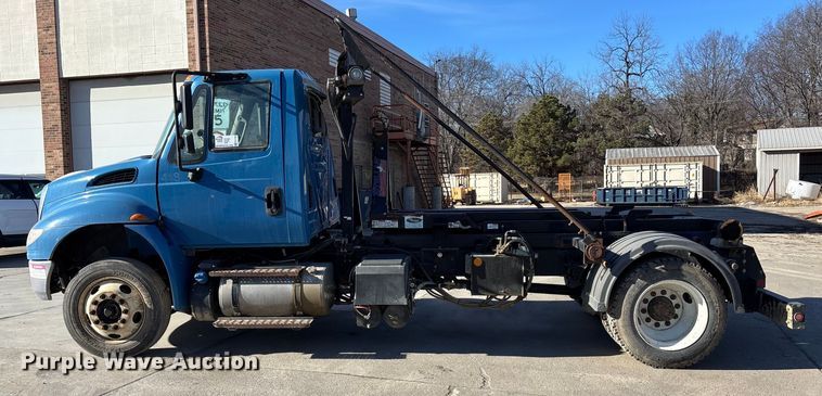 image for item FG1709 2017 International 4900 hook lift truck