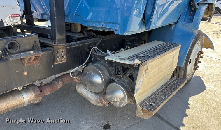 image for item FG1709 2017 International 4900 hook lift truck