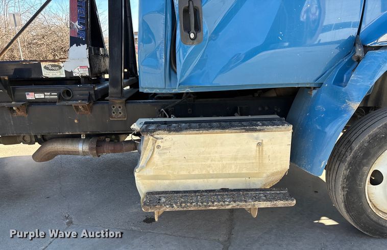 image for item FG1709 2017 International 4900 hook lift truck