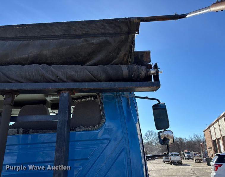 image for item FG1709 2017 International 4900 hook lift truck