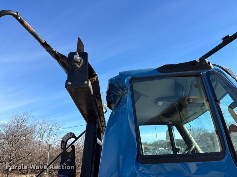 image for item FG1709 2017 International 4900 hook lift truck