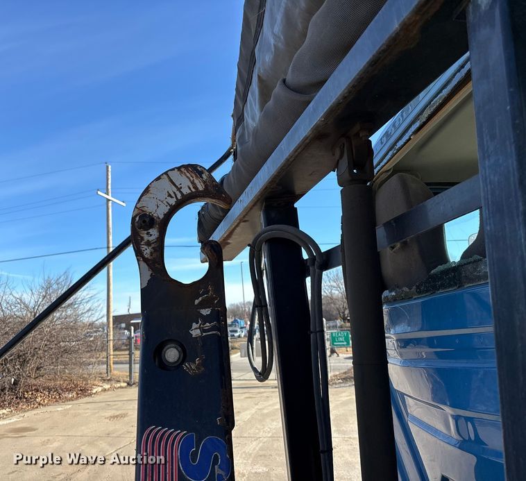 image for item FG1709 2017 International 4900 hook lift truck