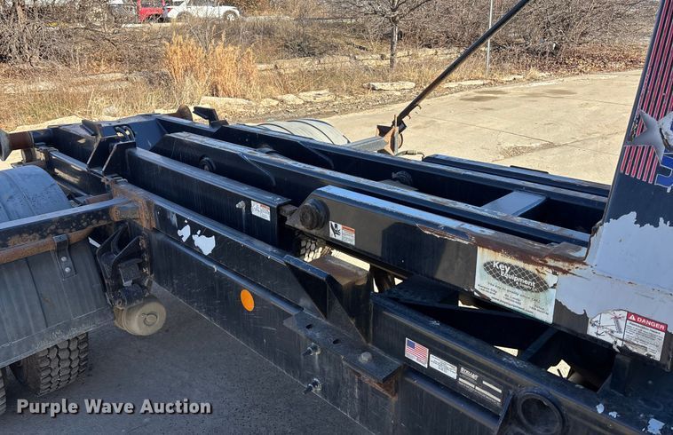 image for item FG1709 2017 International 4900 hook lift truck