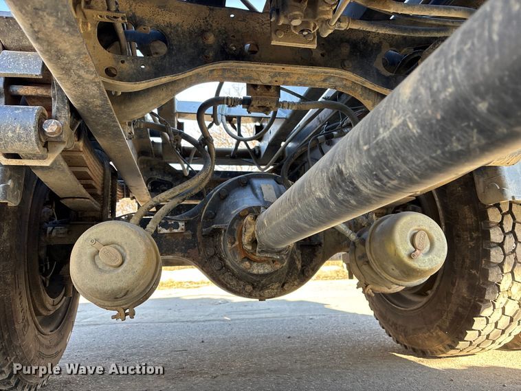 image for item FG1709 2017 International 4900 hook lift truck