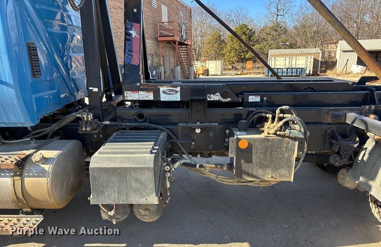 image for item FG1709 2017 International 4900 hook lift truck