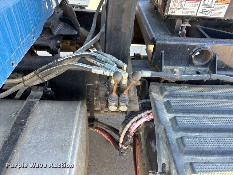 image for item FG1709 2017 International 4900 hook lift truck