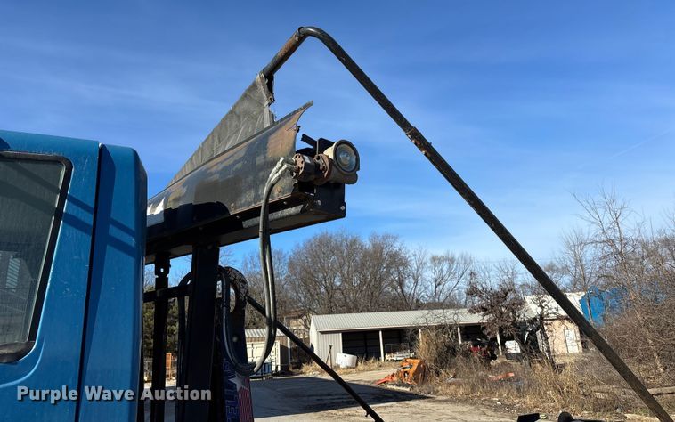 image for item FG1709 2017 International 4900 hook lift truck