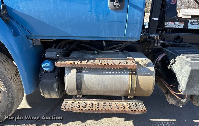 image for item FG1709 2017 International 4900 hook lift truck