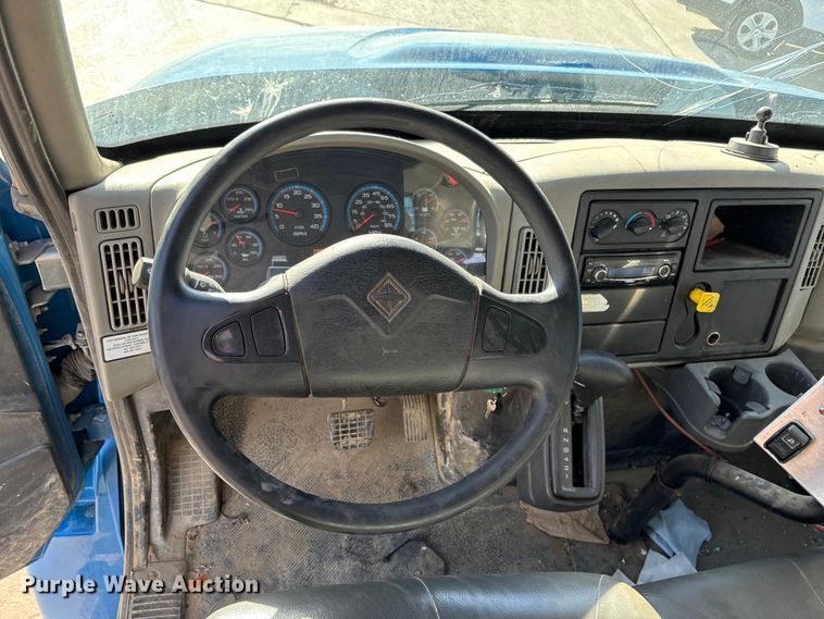 image for item FG1709 2017 International 4900 hook lift truck