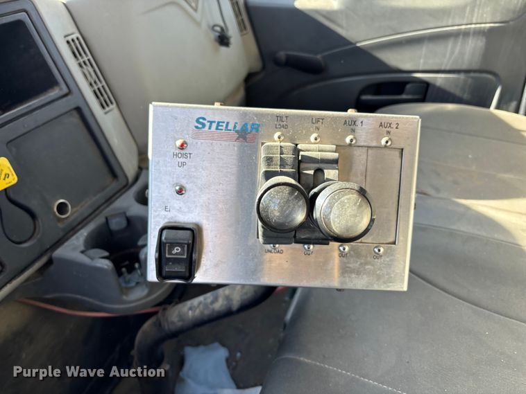 image for item FG1709 2017 International 4900 hook lift truck