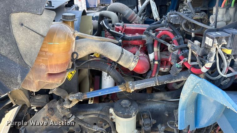 image for item FG1709 2017 International 4900 hook lift truck