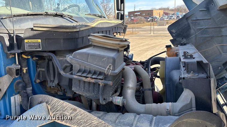 image for item FG1709 2017 International 4900 hook lift truck