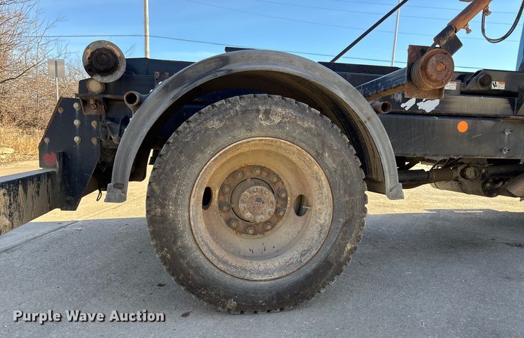 image for item FG1709 2017 International 4900 hook lift truck