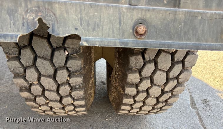 image for item FG1709 2017 International 4900 hook lift truck