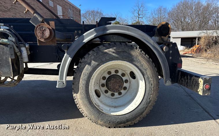 image for item FG1709 2017 International 4900 hook lift truck