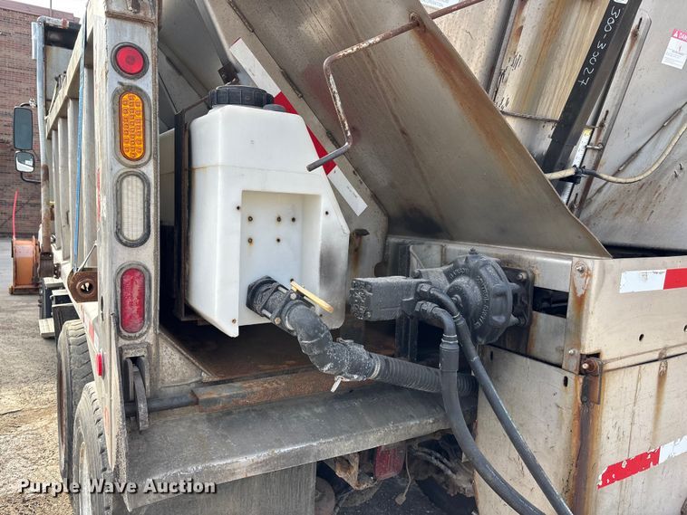 image for item FG1715 2014 Freightliner 108SD dump truck