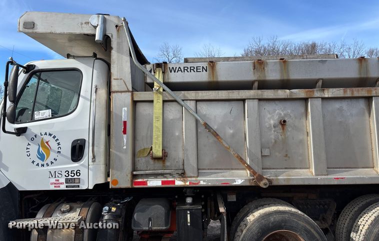 image for item FG1715 2014 Freightliner 108SD dump truck