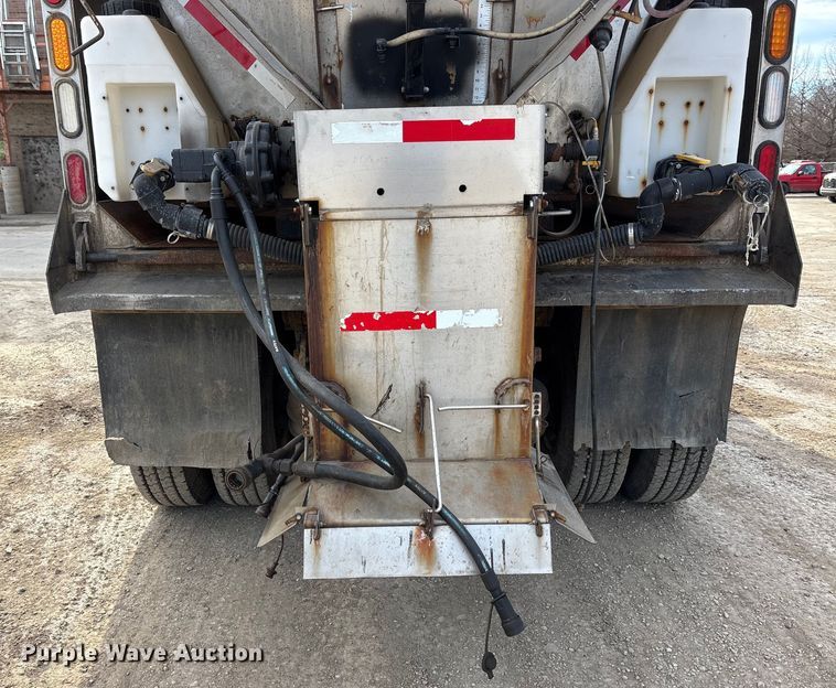 image for item FG1715 2014 Freightliner 108SD dump truck