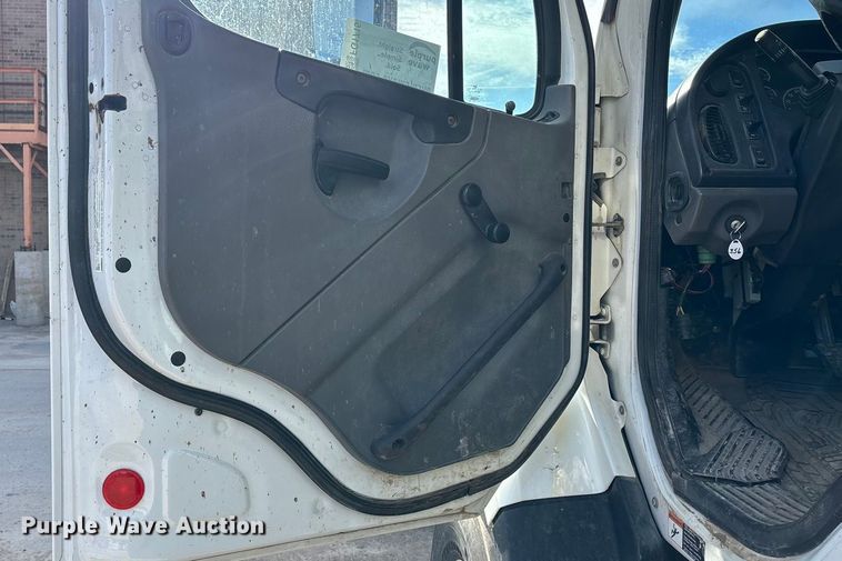 image for item FG1715 2014 Freightliner 108SD dump truck