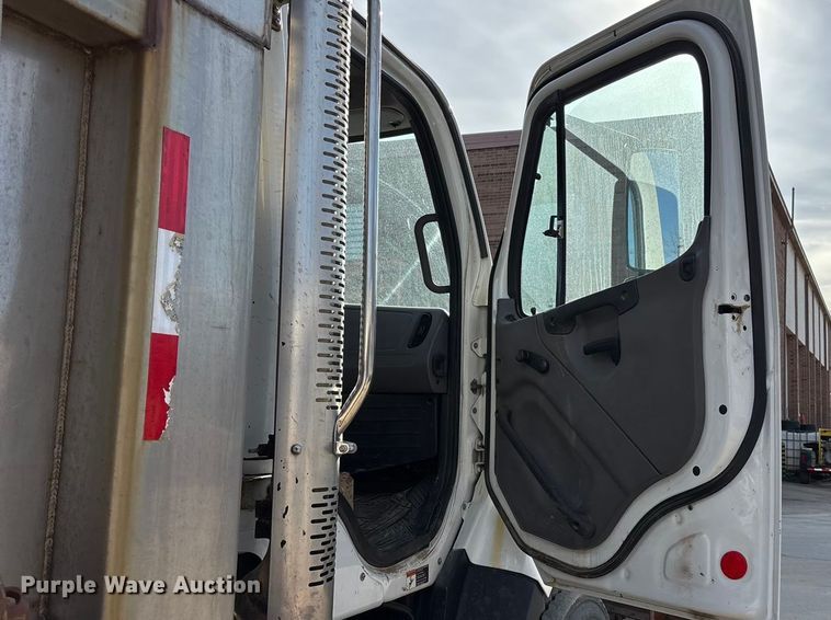 image for item FG1715 2014 Freightliner 108SD dump truck