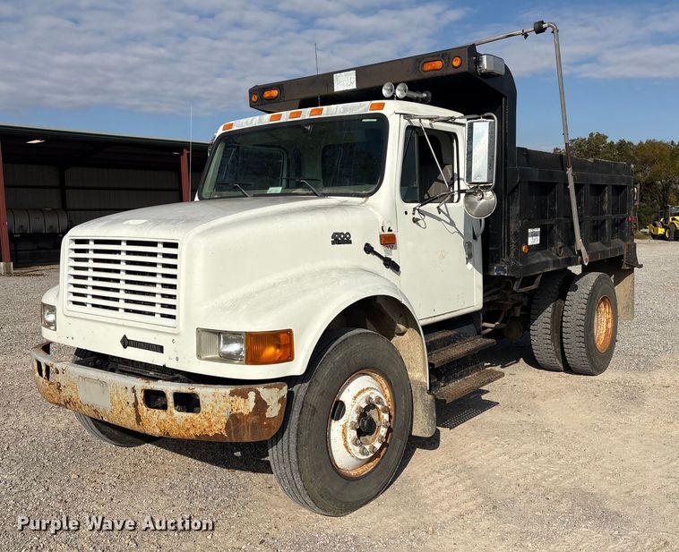 image for item FI0024 2001 International 4700 dump truck