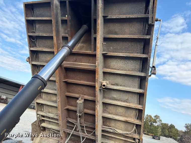 image for item FI0024 2001 International 4700 dump truck